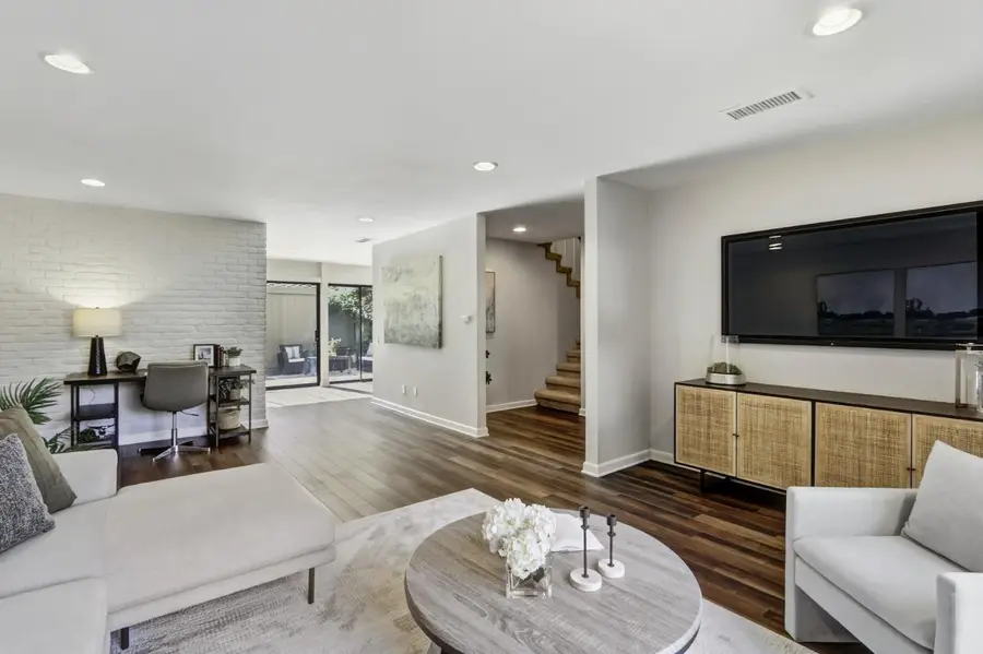 1055 Vanderbilt Way, Sacramento, CA 95825 - Image #2