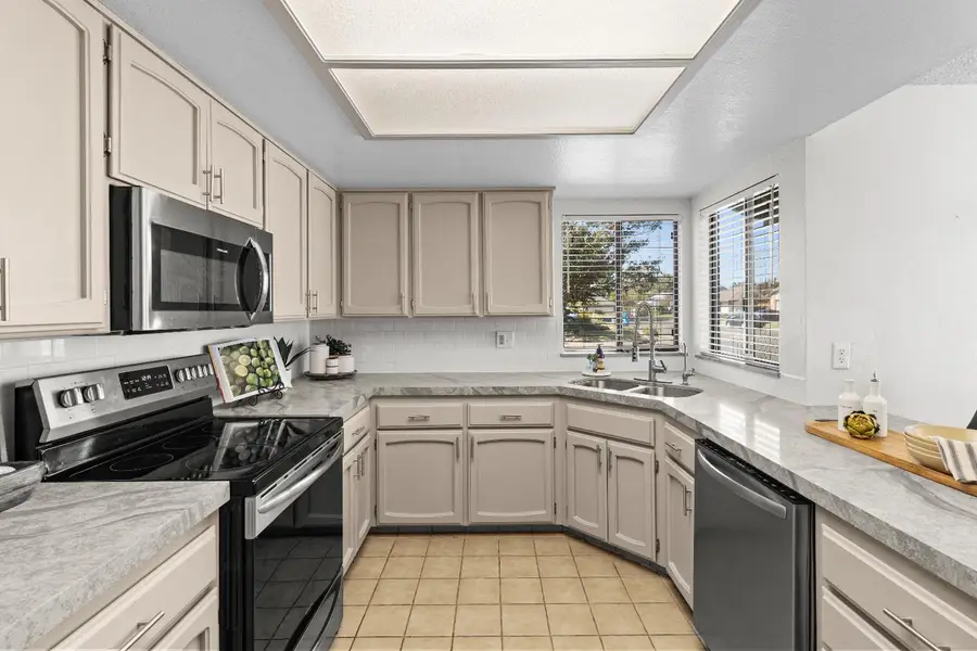 1098 Willow Creek Drive, Yuba City, CA 95991 - Image #2