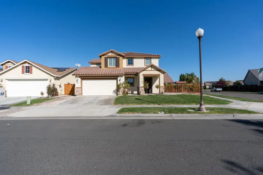 2490 N Fallbrook Drive, Los Banos, CA 93635 - Image #2