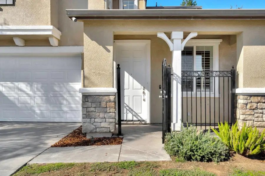 692 Blueberry Lane, Madera, CA 93638 - Image #2