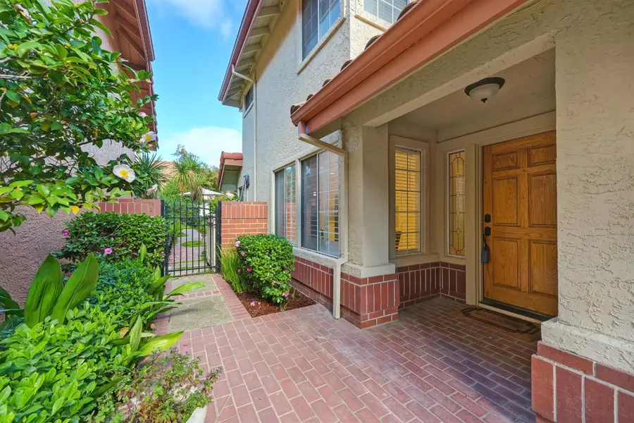 105 Eagle Creek Ct, Folsom, CA 95630 - Image #3