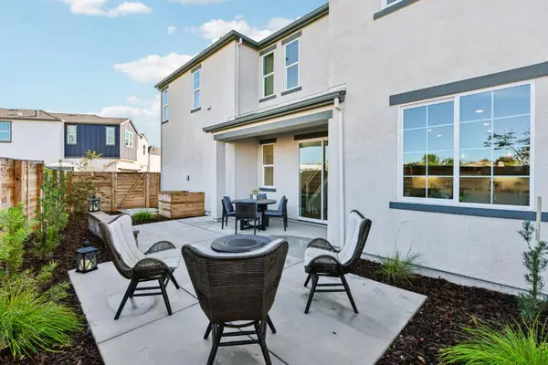 8647 Starburst Way, Sacramento, CA 95823