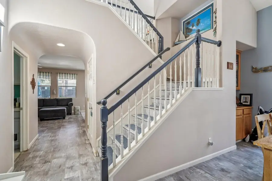 10121 Nebbiolo Court, Elk Grove, CA 95624 - Image #2