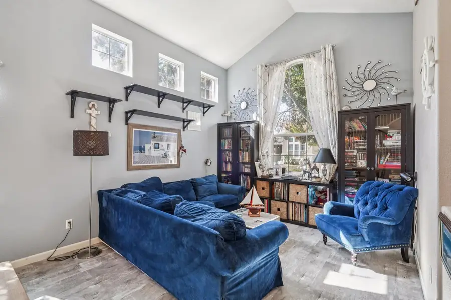 10121 Nebbiolo Court, Elk Grove, CA 95624 - Image #3