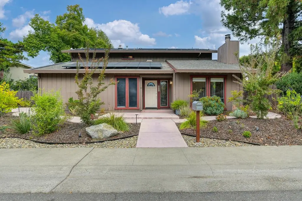 2217 Alameda Ave, Davis, CA 95616 - Image #1