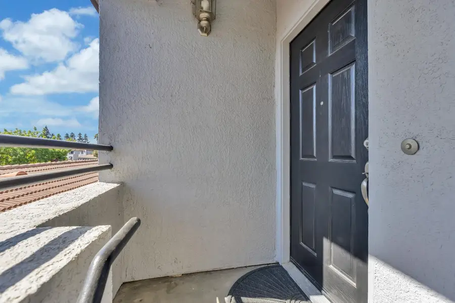 5201 Laguna Oaks Dr #12, Elk Grove, CA 95758 - Image #2