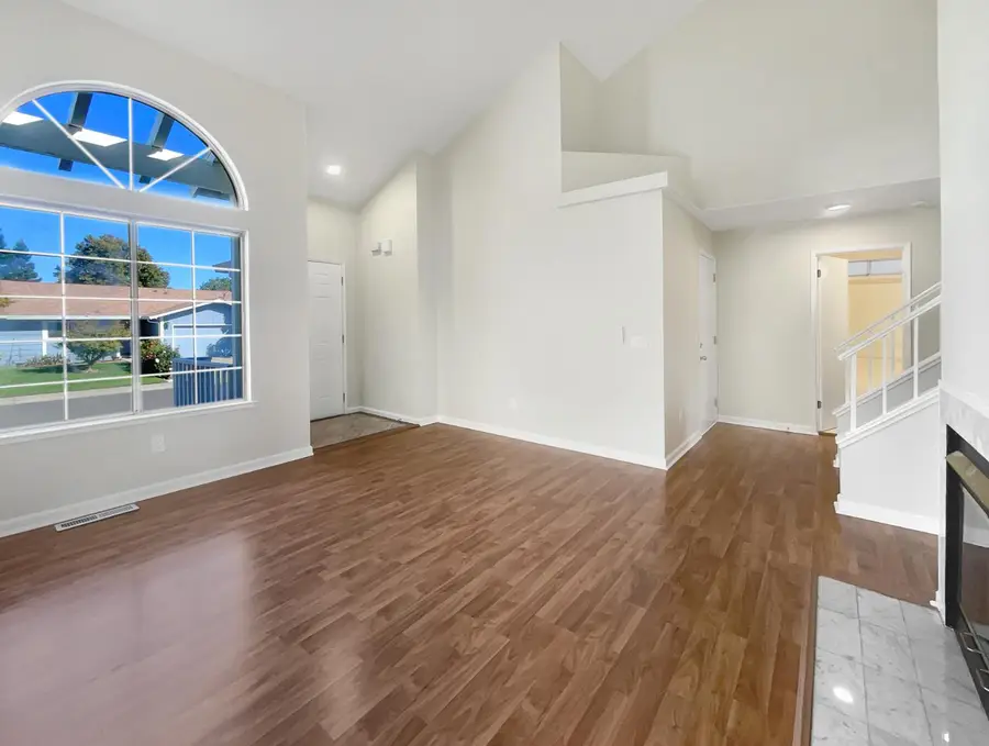 192 Creekside Circle, Sacramento, CA 95823 - Image #3