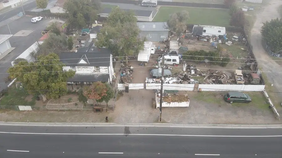 2306 W F Street, Oakdale, CA 95361 - Image #3