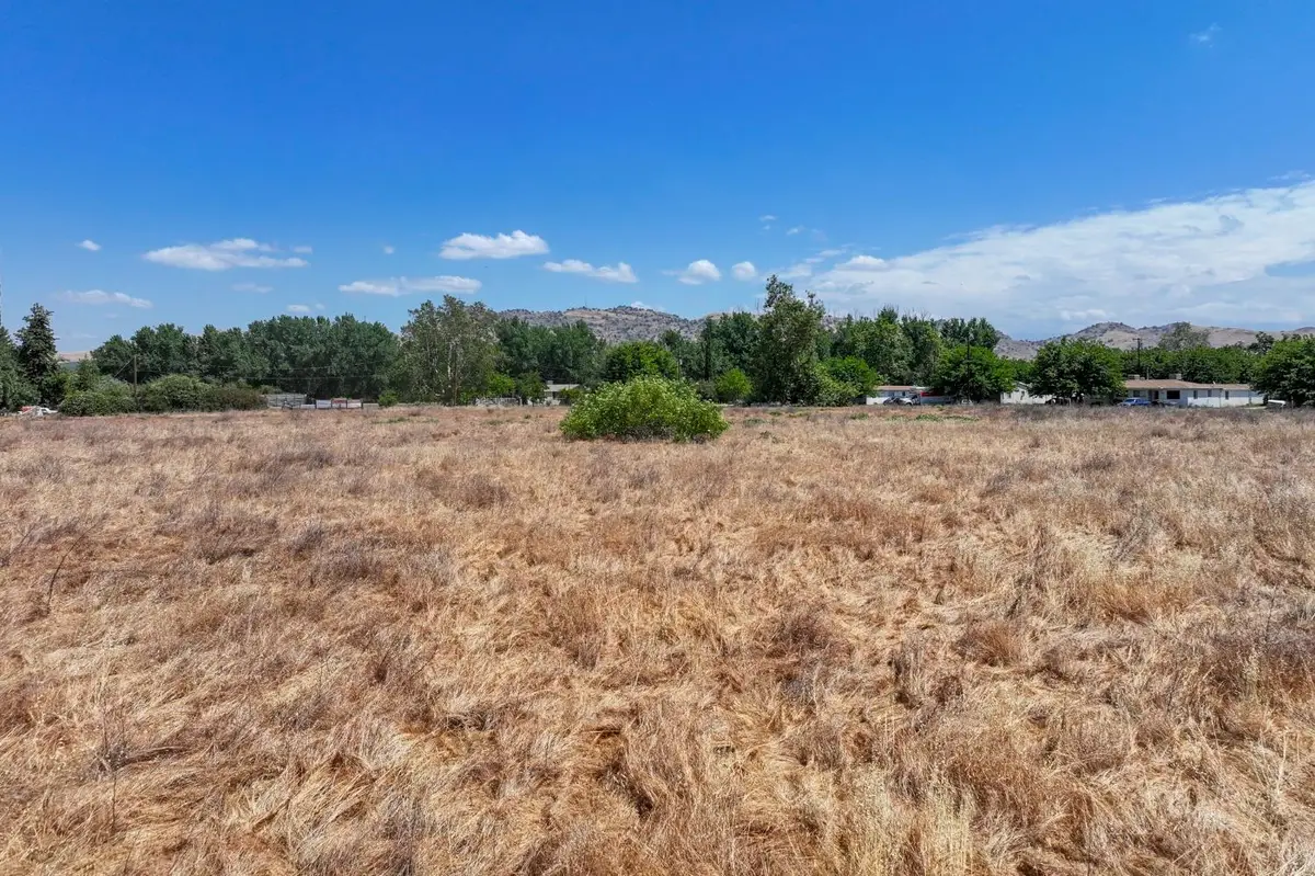 0 E Poplar Avenue, Porterville, CA 93257 - Image #1