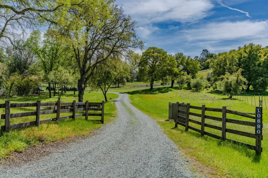 10690 White Oak Road, Plymouth, CA 95669 - Image #2