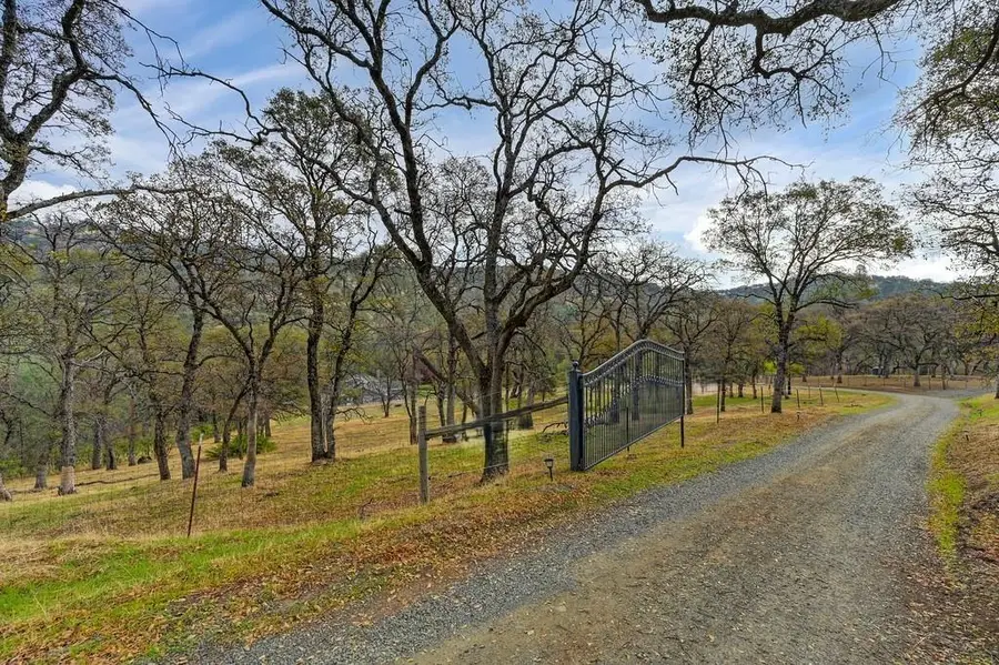 7501 Redhill Way, Browns Valley, CA 95918 - Image #2