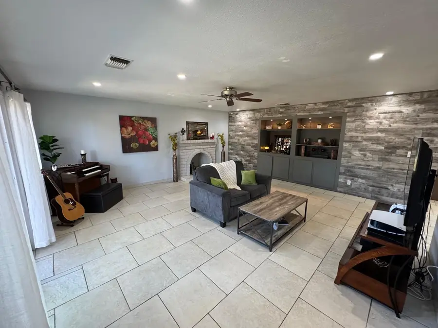 9005 Brydon Way, Sacramento, CA 95826 - Image #3