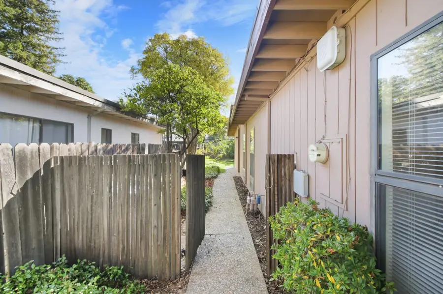 8744 Contemporary Court, Elk Grove, CA 95624 - Image #2