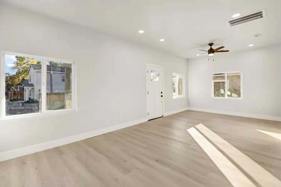 3989 Broadway, Sacramento, CA 95817 - #3