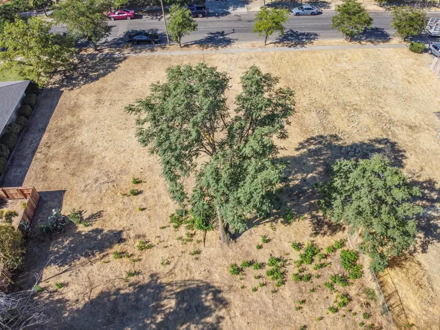 835 W 10th Street, Merced, CA 95341 - Image #2