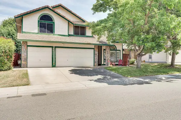 7917 Caymus Drive, Sacramento, CA 95829