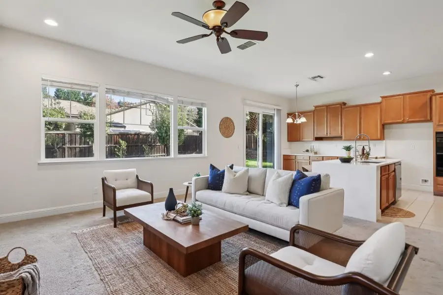 567 Hildebrand Circle, Folsom, CA 95630 - Image #3