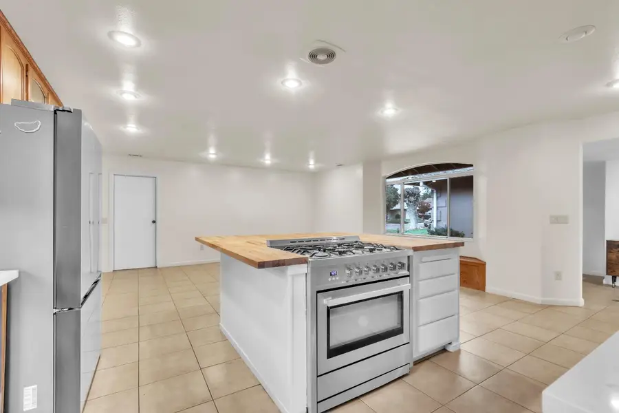 9104 Feather River Way, Sacramento, CA 95826 - Image #3