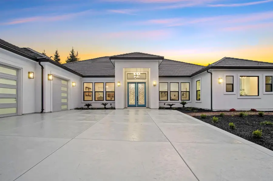 10221 Savannah Court, Oakdale, CA 95361 - Image #2