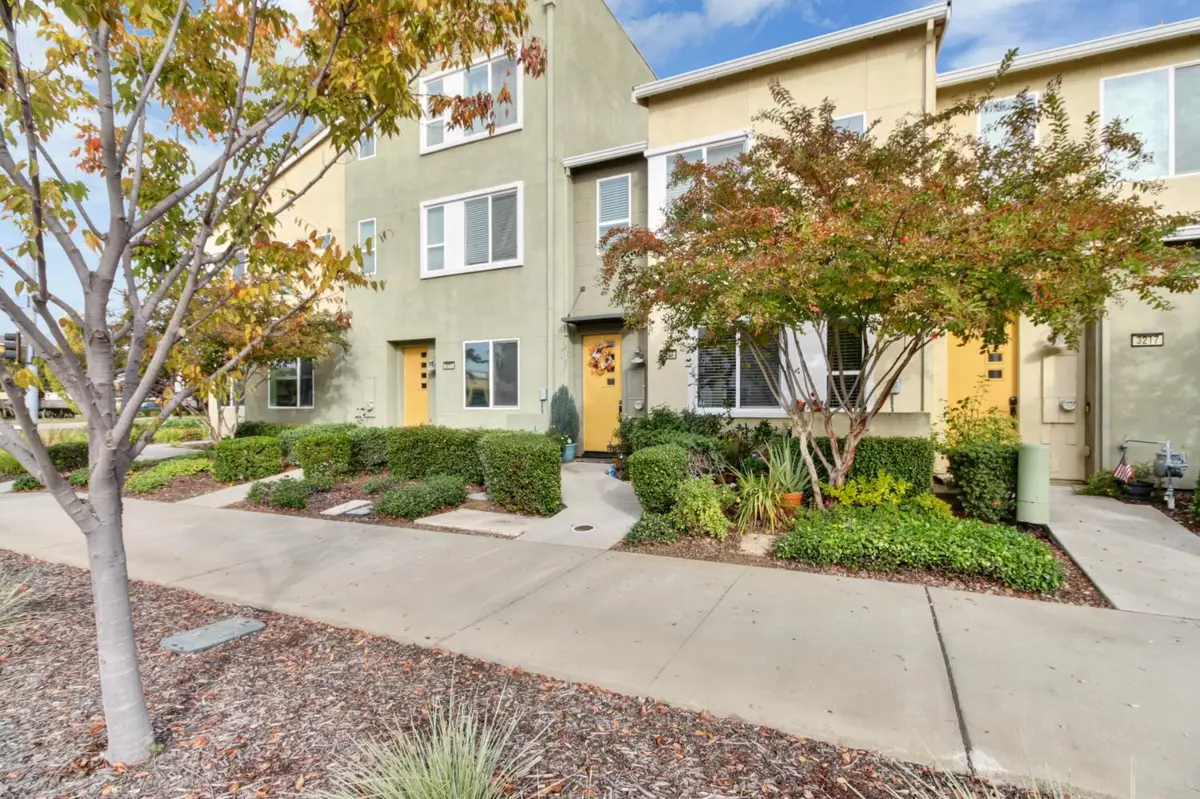 3215 Bridgeway Drive, Rancho Cordova, CA 95670 - Image #1