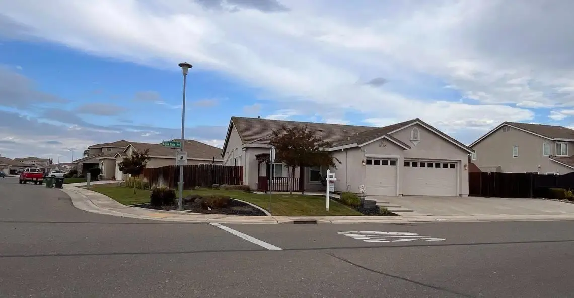 402 Alpen Rose Way, Galt, CA 95632 - Image #1