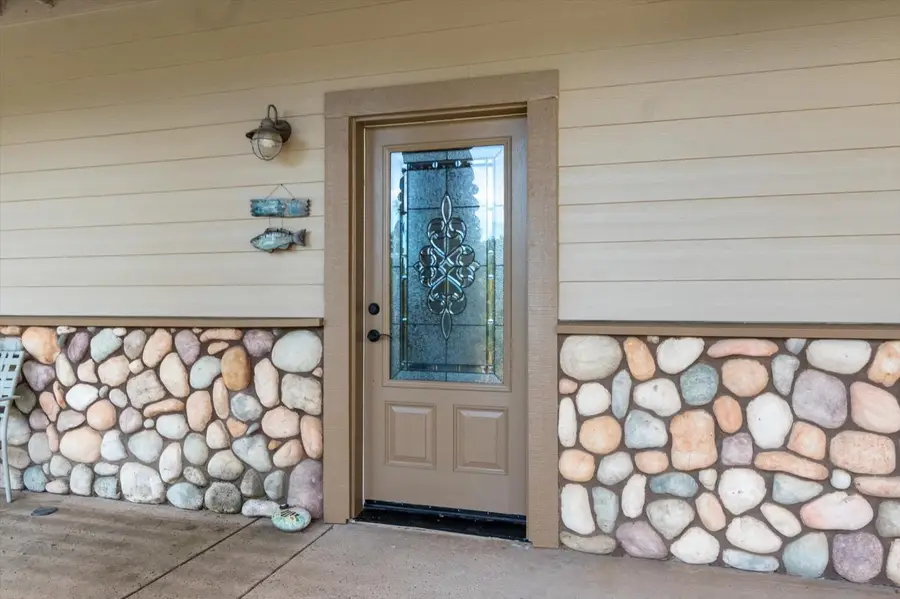 19720 Oak Knoll Drive, Lakehead, CA 96051 - Image #3