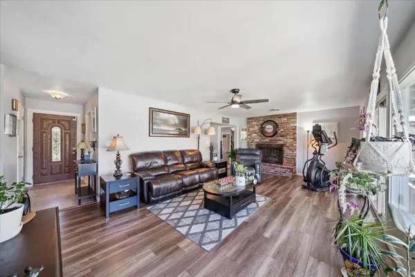 2912 Squire Avenue, Redding, CA 96002