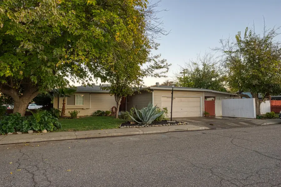 902 Waller, Gustine, CA 95322 - Image #2