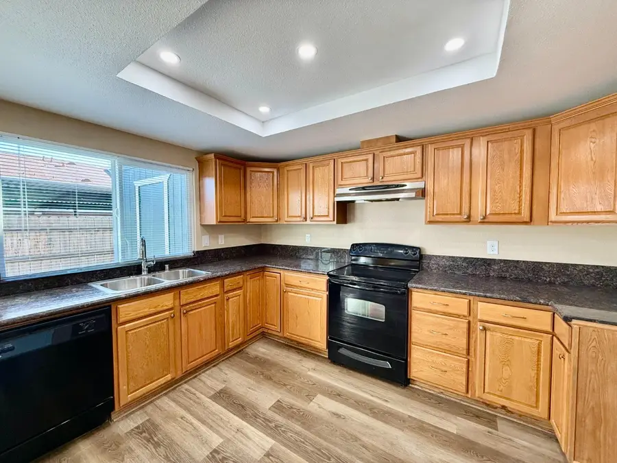 4075 Weymouth Lane, Sacramento, CA 95823 - Image #3