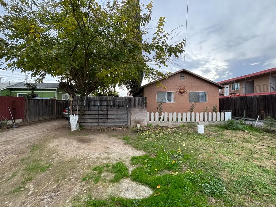 39 W J Street, Los Banos, CA 93635 - Image #3