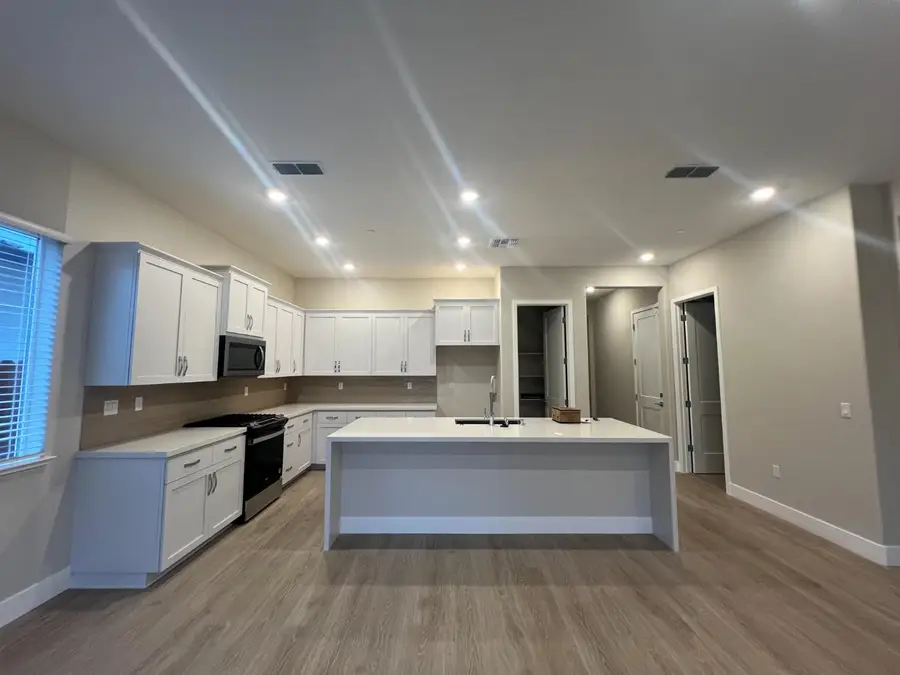 9073 Elliott Springs Drive, Elk Grove, CA 95624 - Image #3