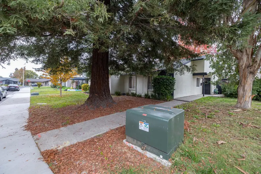 6818 Wilderness Court, Stockton, CA 95219 - Image #2