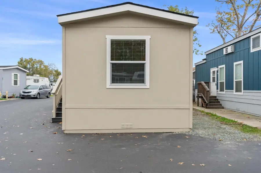 927 E F Street #4, Oakdale, CA 95361 - Image #2