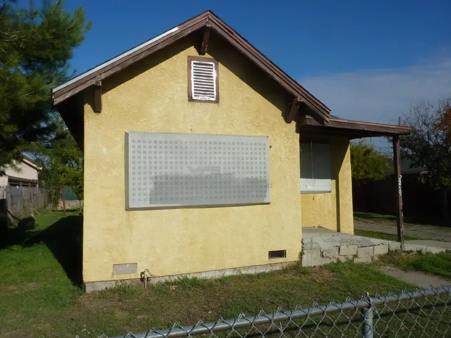 2217 E Hazelton Avenue, Stockton, CA 95205 - Image #2