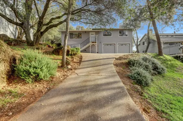 10885 Torrey Pines Drive, Auburn, CA 95602