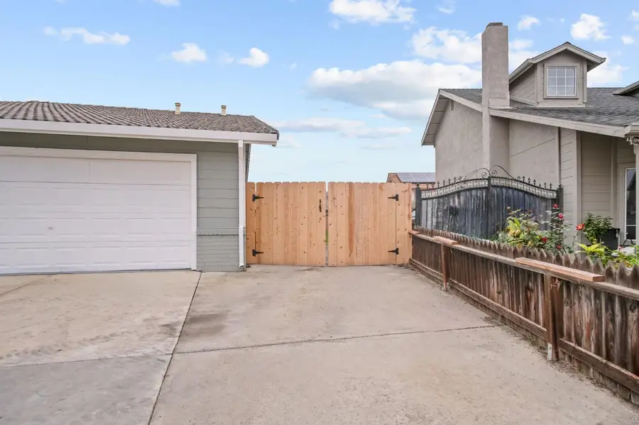 1010 Acaciawood Court, Los Banos, CA 93635 - Image #2