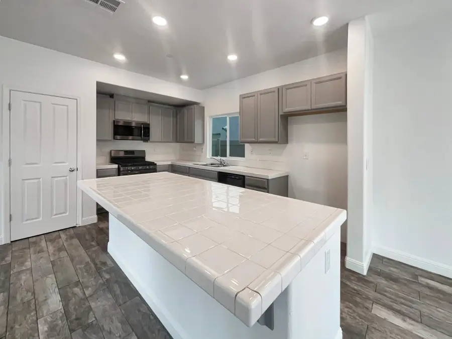 3710 Roseparke Way, Sacramento, CA 95834 - Image #2