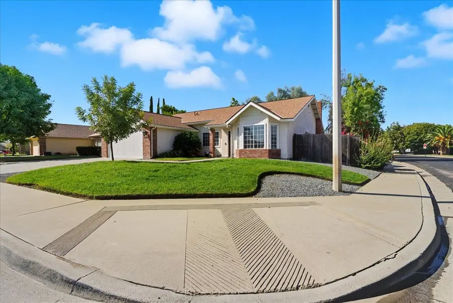 2202 Cottonwood Court, Hanford, CA 93230 - #3
