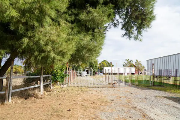 8124 S Cherry Avenue, Fresno, CA 93725