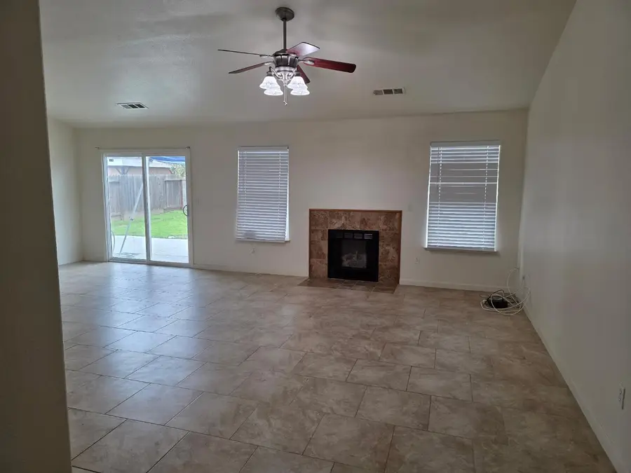 804 Morris Lane, Madera, CA 93637 - #2