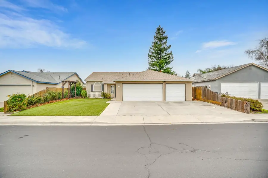 580 Shawn Vines Avenue, Oakdale, CA 95361 - Image #2