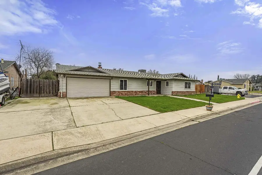 1407 E D Street, Oakdale, CA 95361 - Image #2