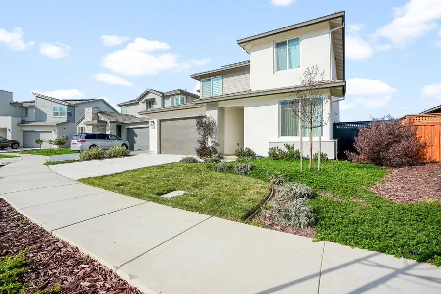 16283 Brownstone Avenue, Lathrop, CA 95330 - Image #2