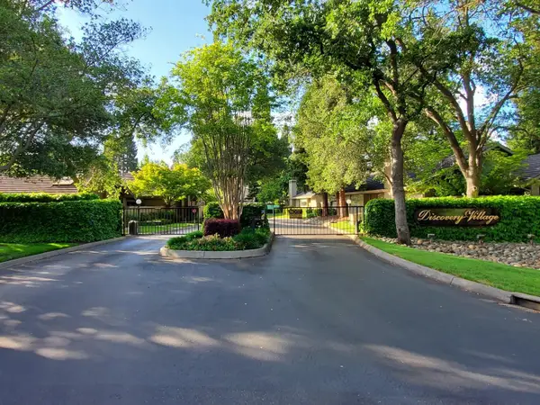 1828 Discovery Village Lane, Gold River, CA 95670