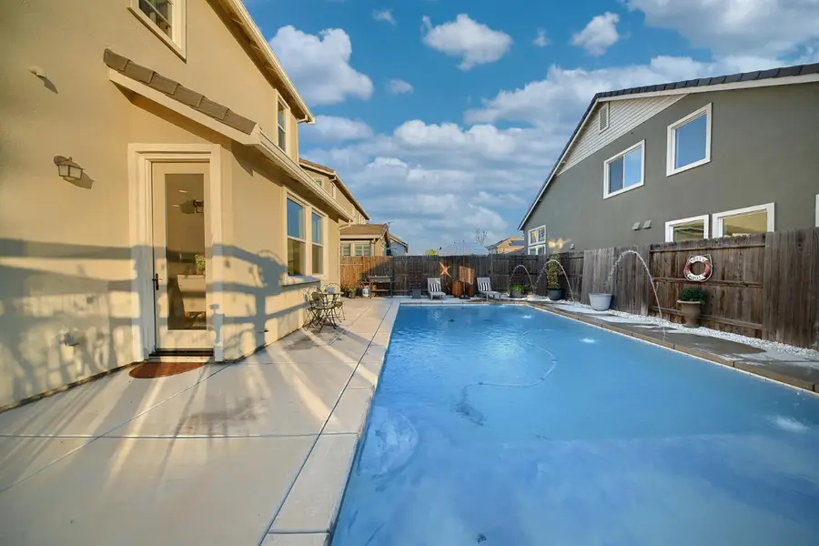 1394 Burton Way, Manteca, CA 95337 - Image #2