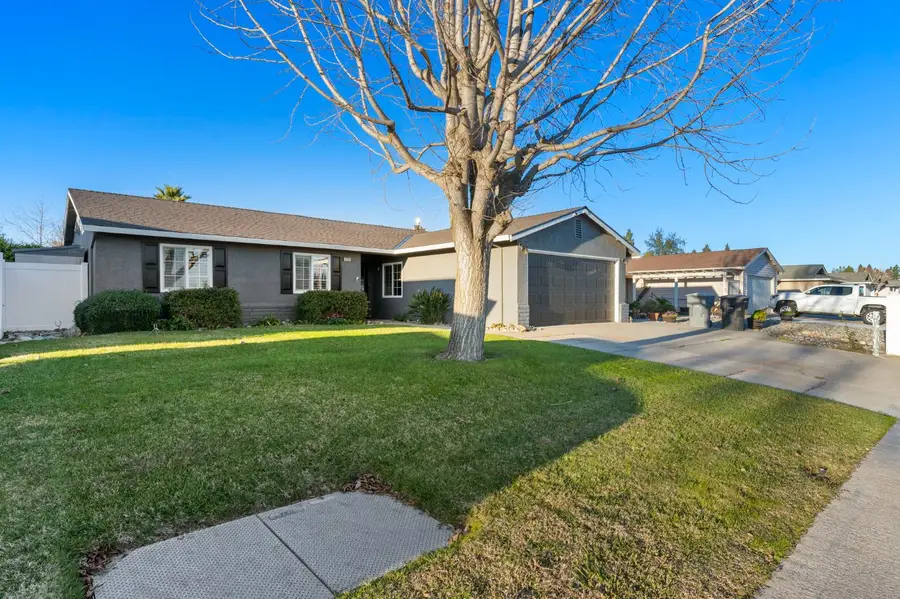 1296 E D Street, Oakdale, CA 95361 - Image #2