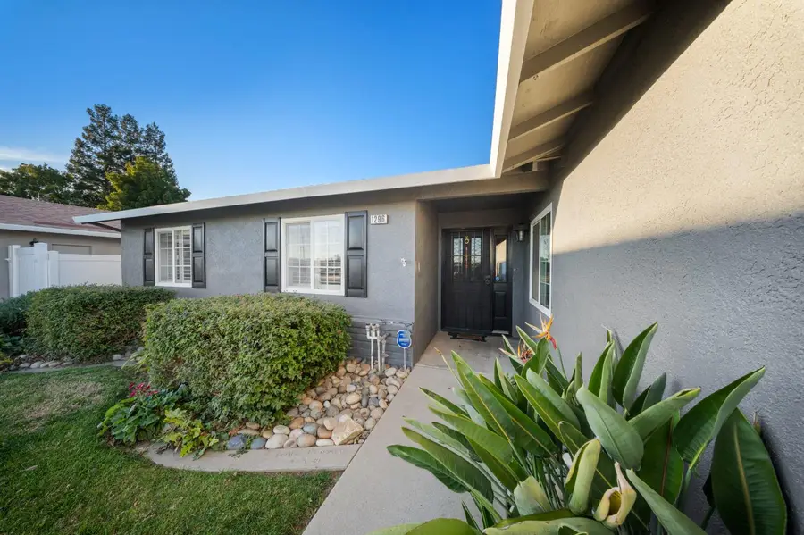 1296 E D Street, Oakdale, CA 95361 - Image #3