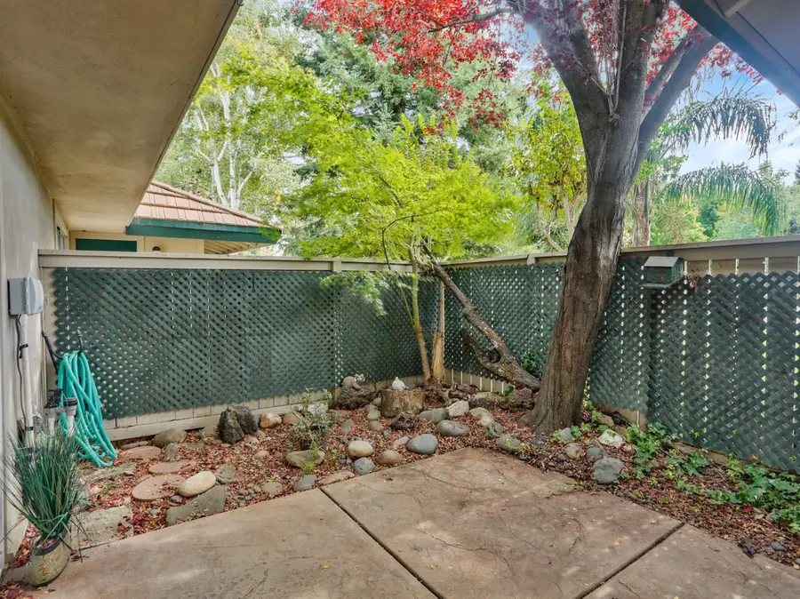 506 Roundtree Court, Sacramento, CA 95831 - Image #2