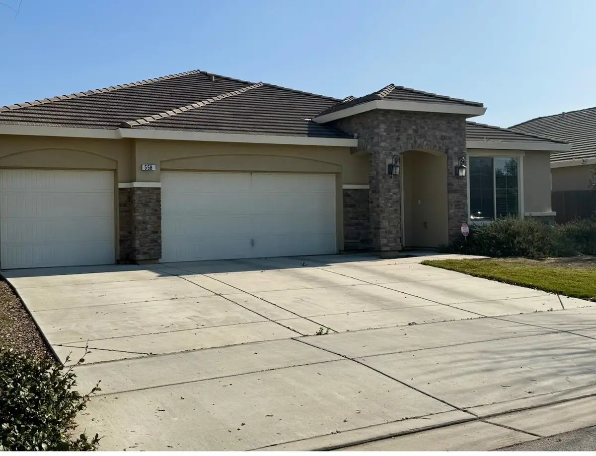558 Ocean Street, Tulare, CA 93274 - #1