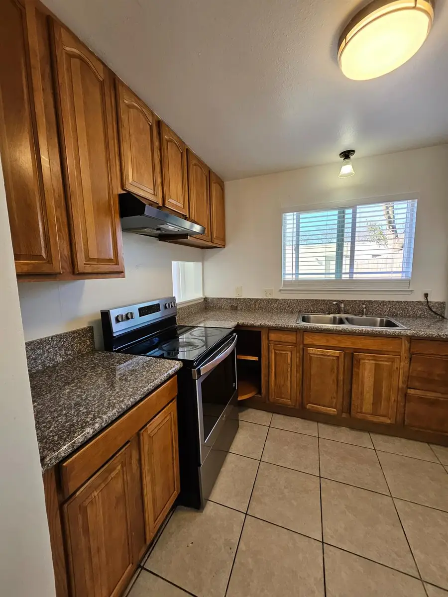 829 Palm Circle, Tracy, CA 95376 - Image #3